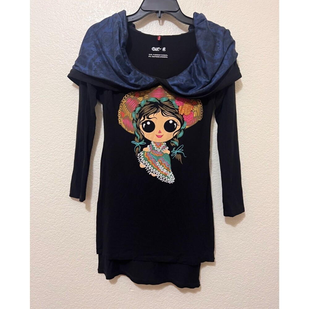 AY GUEY Hooded Mexican Folk Doll Graphic Tunic Top Long Sleeve Side Slits Small